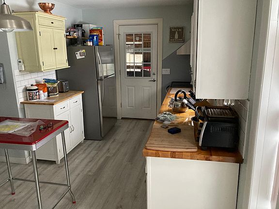 3rd image of 70 Diane Dr