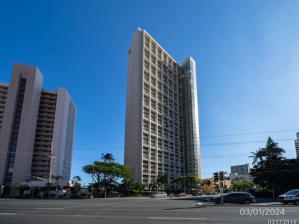 1st image of 555 University Ave APT 1703