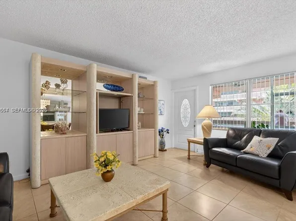 180 NE 12th Ave APT 15B, Hallandale, FL 33009