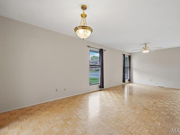 5th image of 504 Whitehall Ct