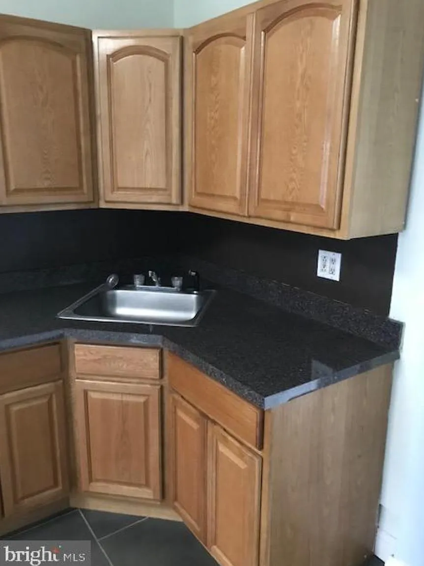 2 bed, 1000 sqft, $1,600 — Photo 3