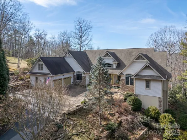 149 Thrashing Rock Dr, Hendersonville, NC 28739