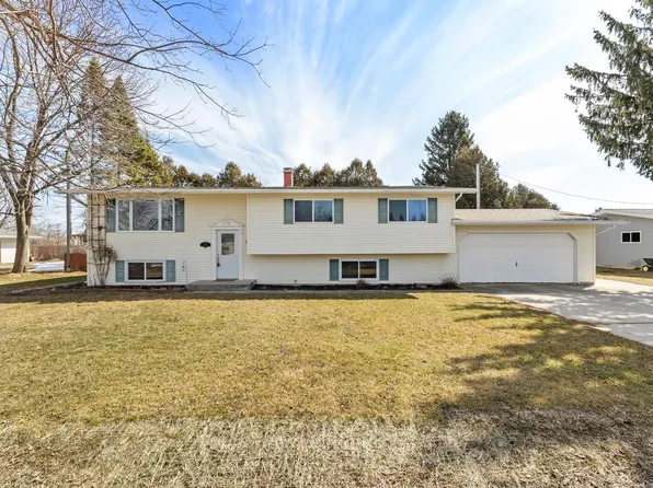 937 Cherry Hill DRIVE, Cleveland, WI 53015