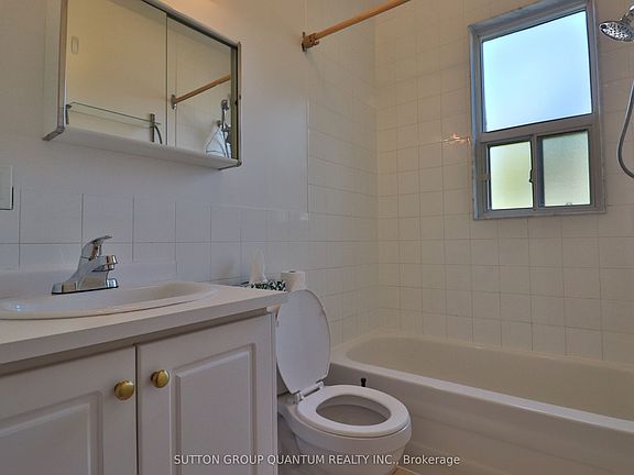 5th image of 881 Lansdowne Ave Floor 2