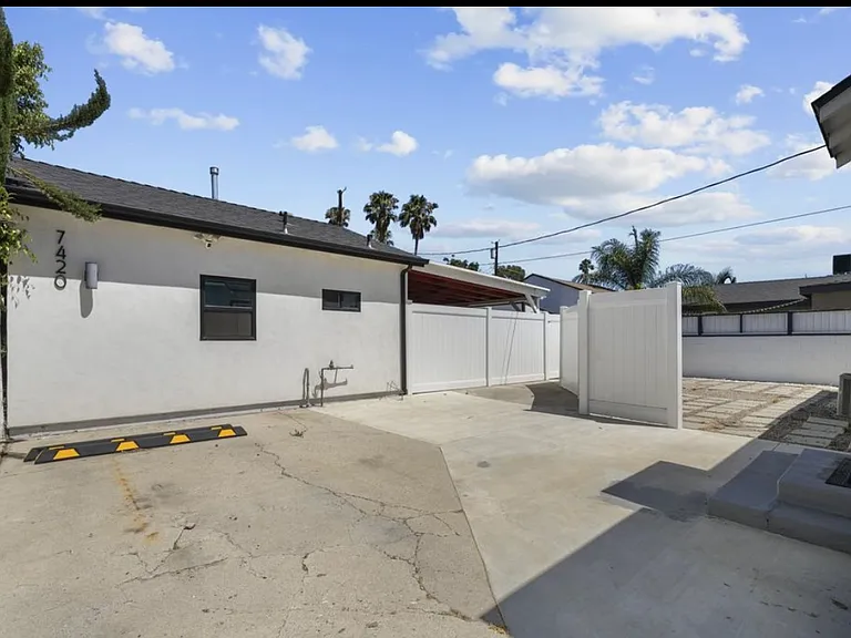 7418 Farmdale Ave — Photo 10