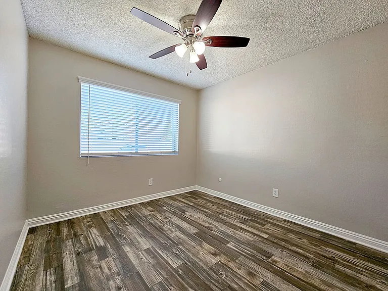 Sandalwood Apartments — Photo 20