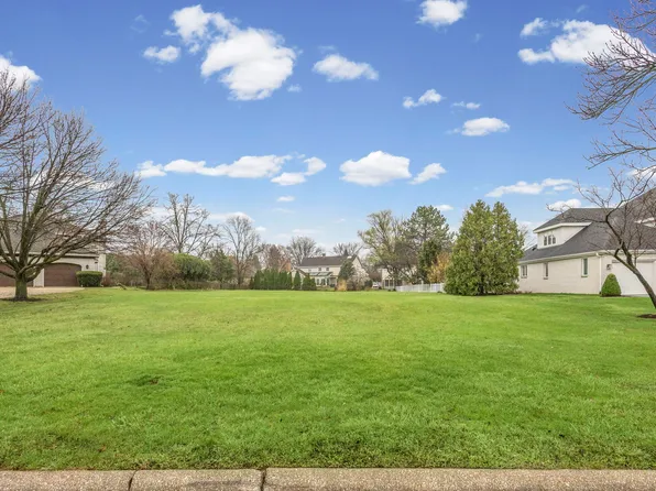 343 Hambletonian Dr, Oak Brook, IL 60523