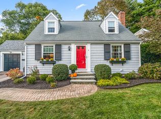 6 Laurel Rd, Lynnfield, MA 01940