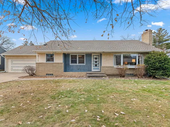 2233 Merrill St, Roseville, MN 55113