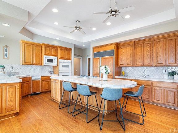 3rd image of 4327 Hollyhill Rd