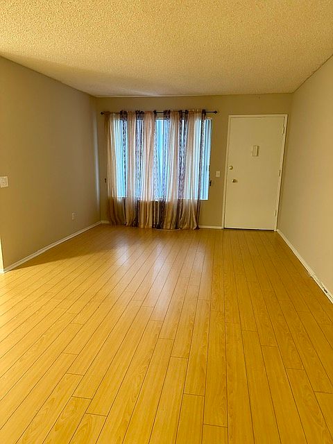 1st image of 123 S Everett St APT 1
