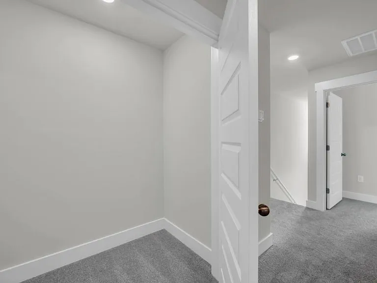 123 Grassland Rd S — Photo 19