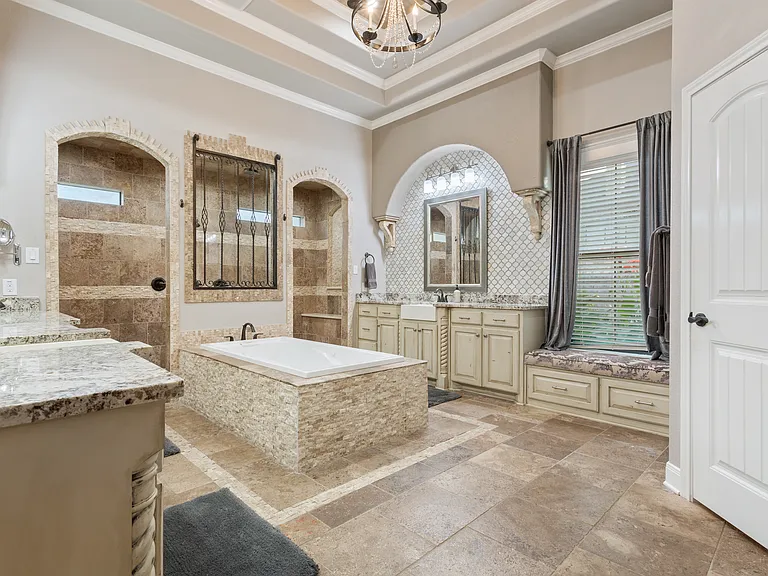 8464 Spicewood Springs Rd — Photo 29