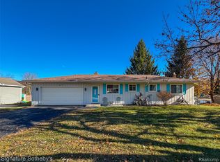 6072 Brockway St, Commerce Township, MI 48382