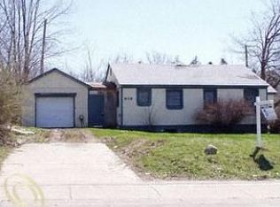 808 University Dr, Pontiac, MI 48342