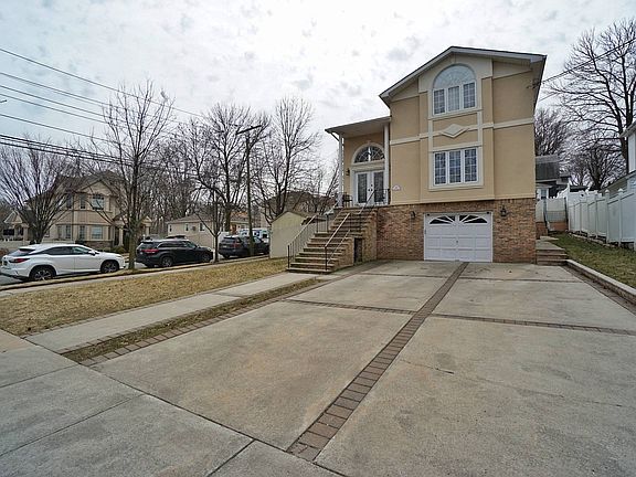 2nd image of 162 Jefferson Blvd