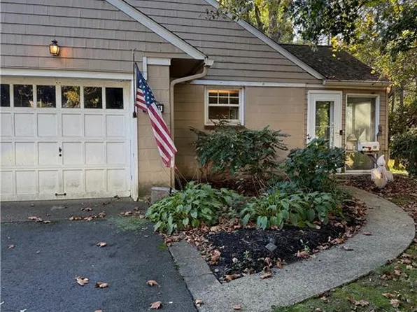 114 N Main St, Cranbury, NJ 08512