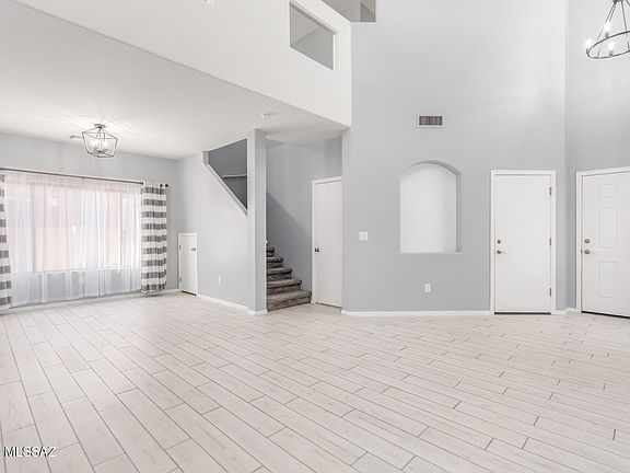 4th image of 438 E Camino Limon Verde