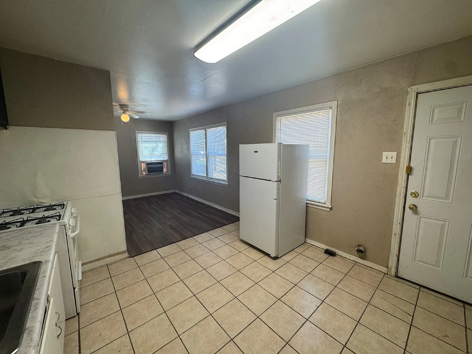 1 bed, 1.0 bath, 676 sqft, $525 — Photo 4