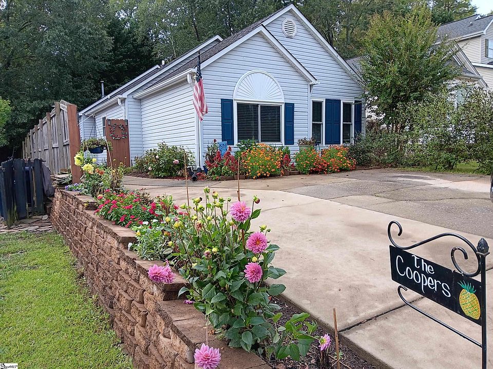 1st image of 20 Lantern Ln