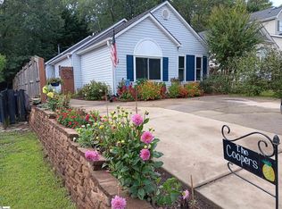 20 Lantern Ln, Greer, SC 29651