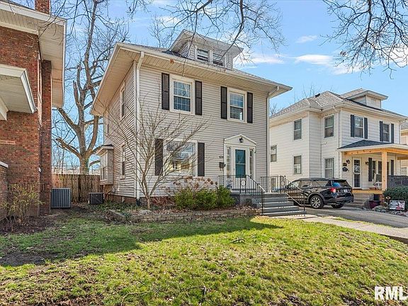 3rd image of 624 W Vine St