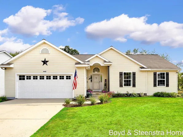 442 Shaw Estates Dr NE, Rockford, MI 49341