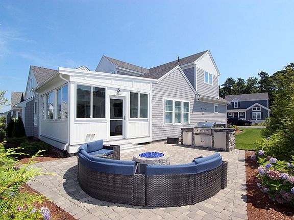 2nd image of 79 Cobblestone Circle