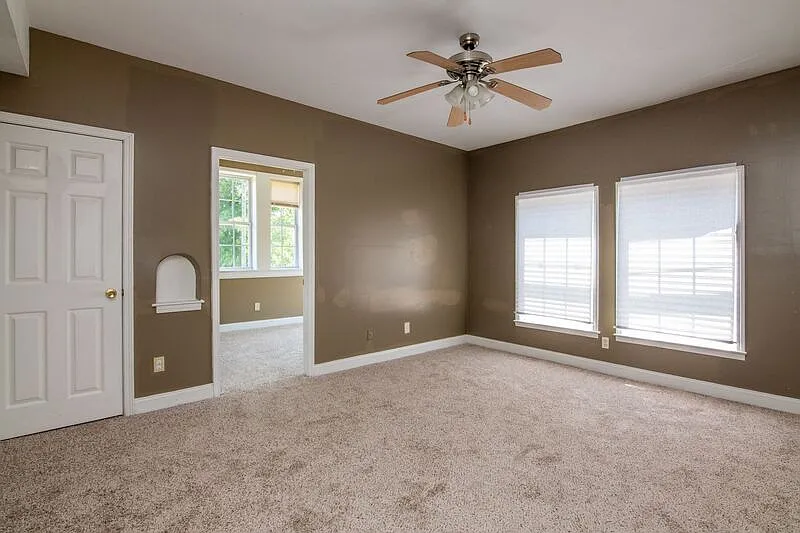3 bed, 1.0 bath, 1174 sqft, $875 — Photo 1