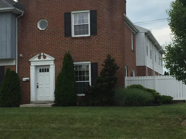 415 W Caracas Ave, Hershey, PA 17033