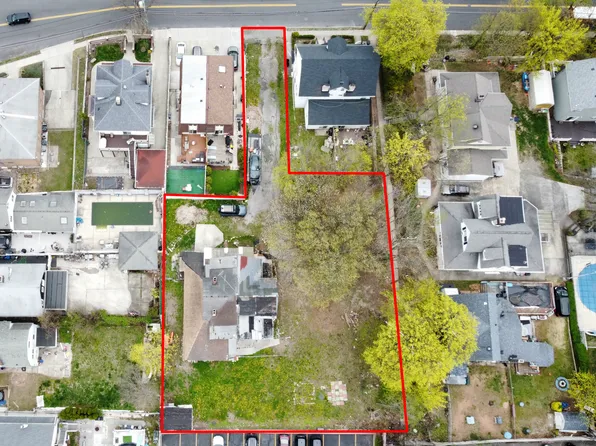 756 Tompkins Avenue image 2 of 2