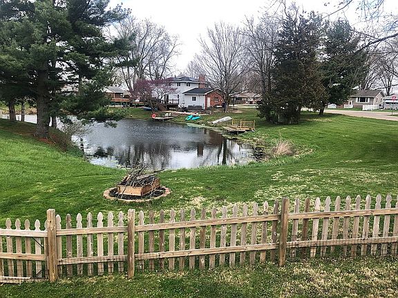 2nd image of 324 N Lakeshore Dr