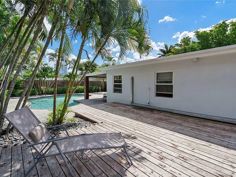 1949 Windward Dr — Photo 17