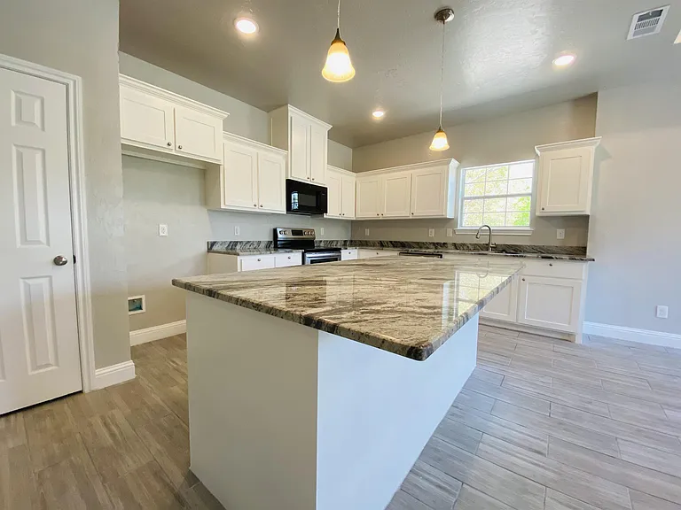 4102 Gordon St — Photo 3