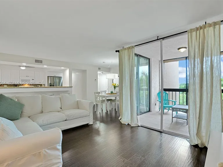 500 Egret Cir #8403 — Photo 6