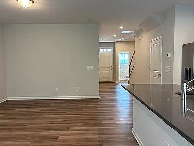 3 bed, 2.5 bath, 1525 sqft, $1,795 — Photo 4