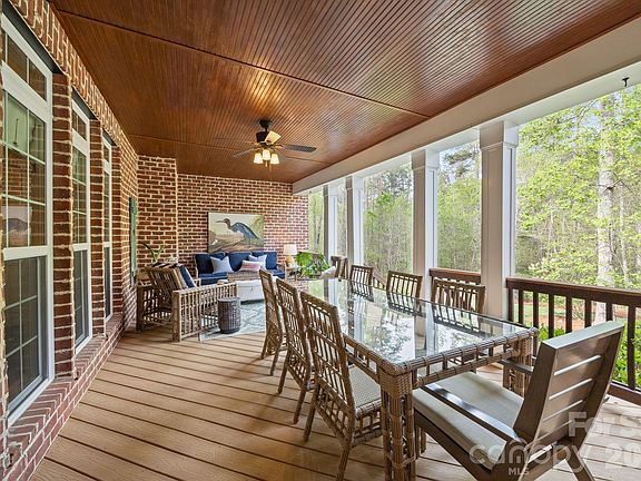 3rd image of 3143 James Plantation Dr