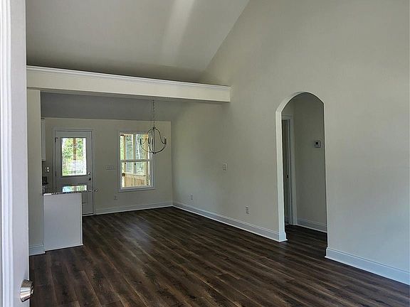 3rd image of 152 Hinton St