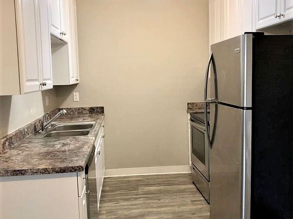 3rd image of 1024 Chalcedony St