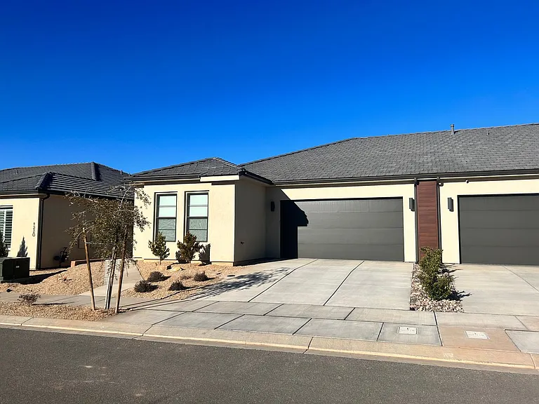 1212 W Hopewell Dr — Photo 2