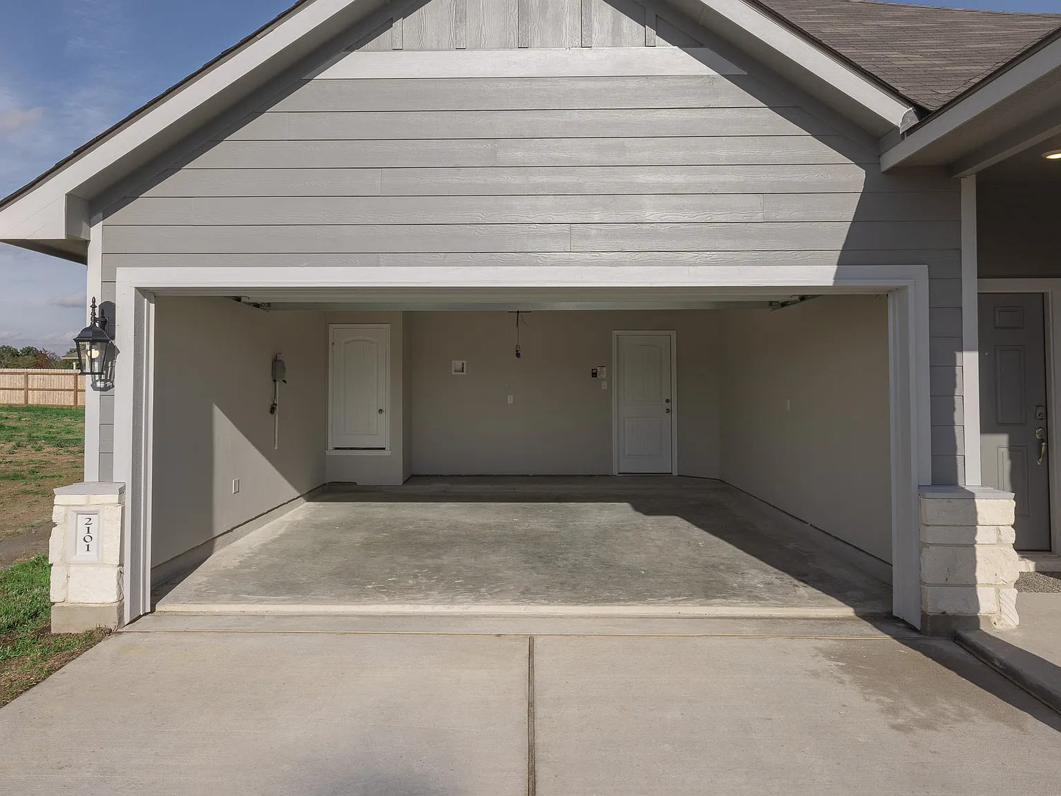 4 bed, 1576 sqft, $2,300 — Photo 3