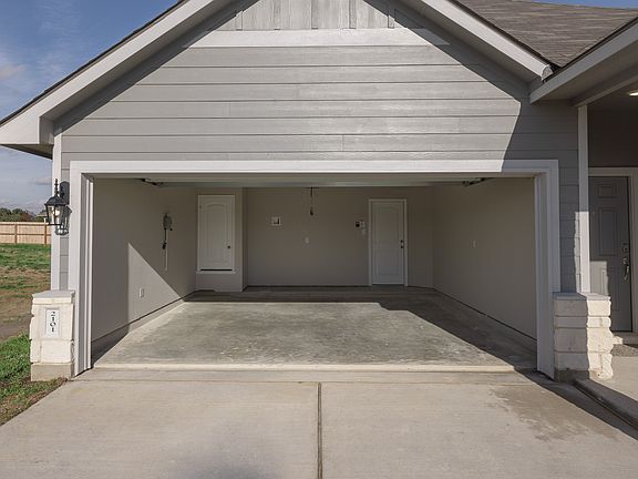 3rd image of 2101 Chief St