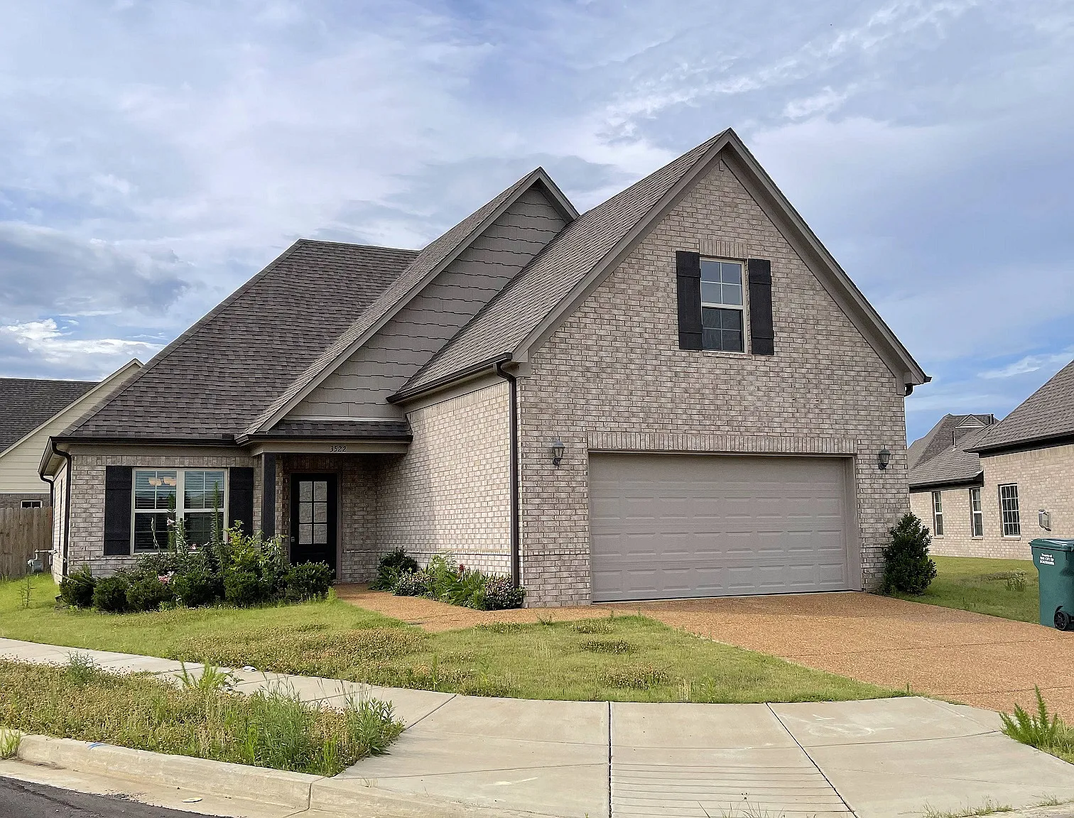 4 bed, 2025 sqft, $2,225 — Photo 1