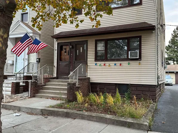 36 Humphrey Avenue image 1 of 14