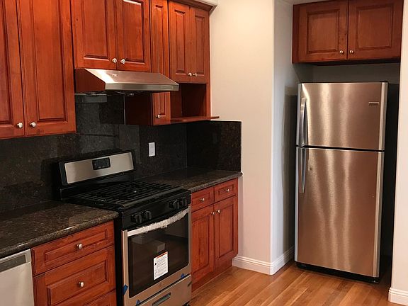 2nd image of 627 32nd Ave