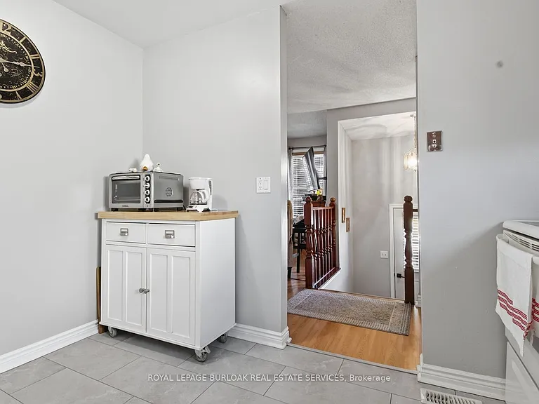113 Commercial St #UPPER — Photo 13