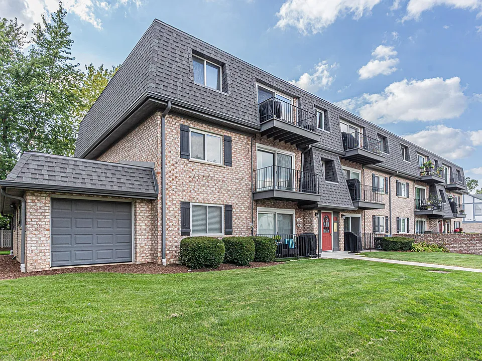900 S Plum Grove Rd #216
