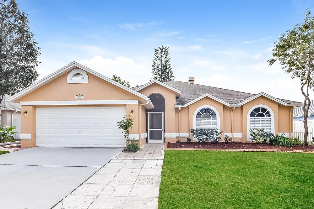 3 bed, 2.0 bath, 1608 sqft, $2,425 — Photo 1