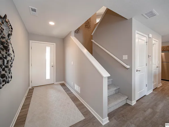 17074 Hawthorne Ave, Omaha, NE 68118