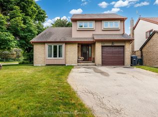 125 Royal Palm Dr, Brampton, ON L6Z 1P4